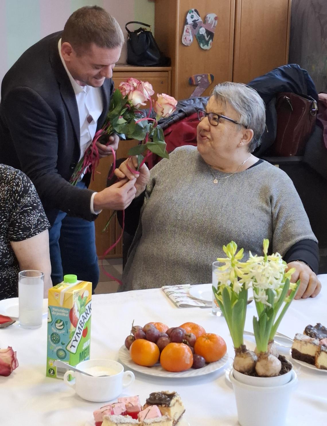 Dzień kobiet w klubie seniora